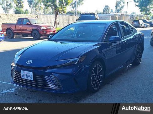 Used 2025 Toyota Camry XLE image 1