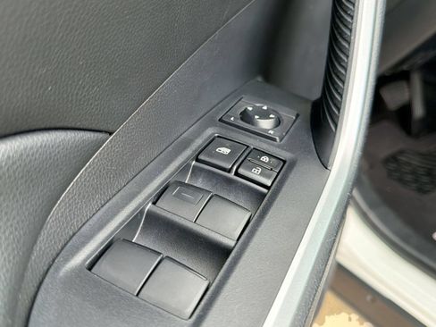 Used 2020 Toyota RAV4 LE FWD image 27