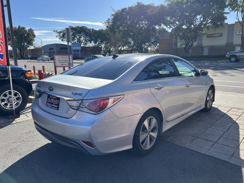 Used 2012 Hyundai Sonata Hybrid w/ Ultimate Pkg image 8