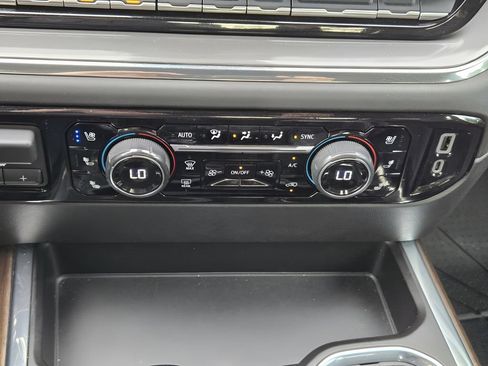 Used 2023 Chevrolet Silverado 1500 High Country w/ Technology Package AWD/4WD image 16