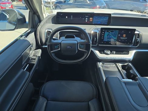 Used 2025 Ford Expedition Platinum w/ Driver's Package image 10