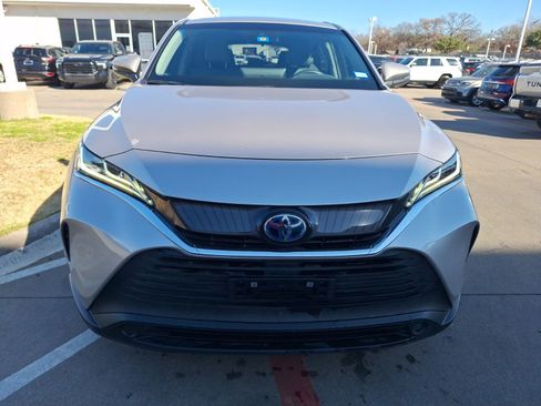 Used 2023 Toyota Venza LE image 9