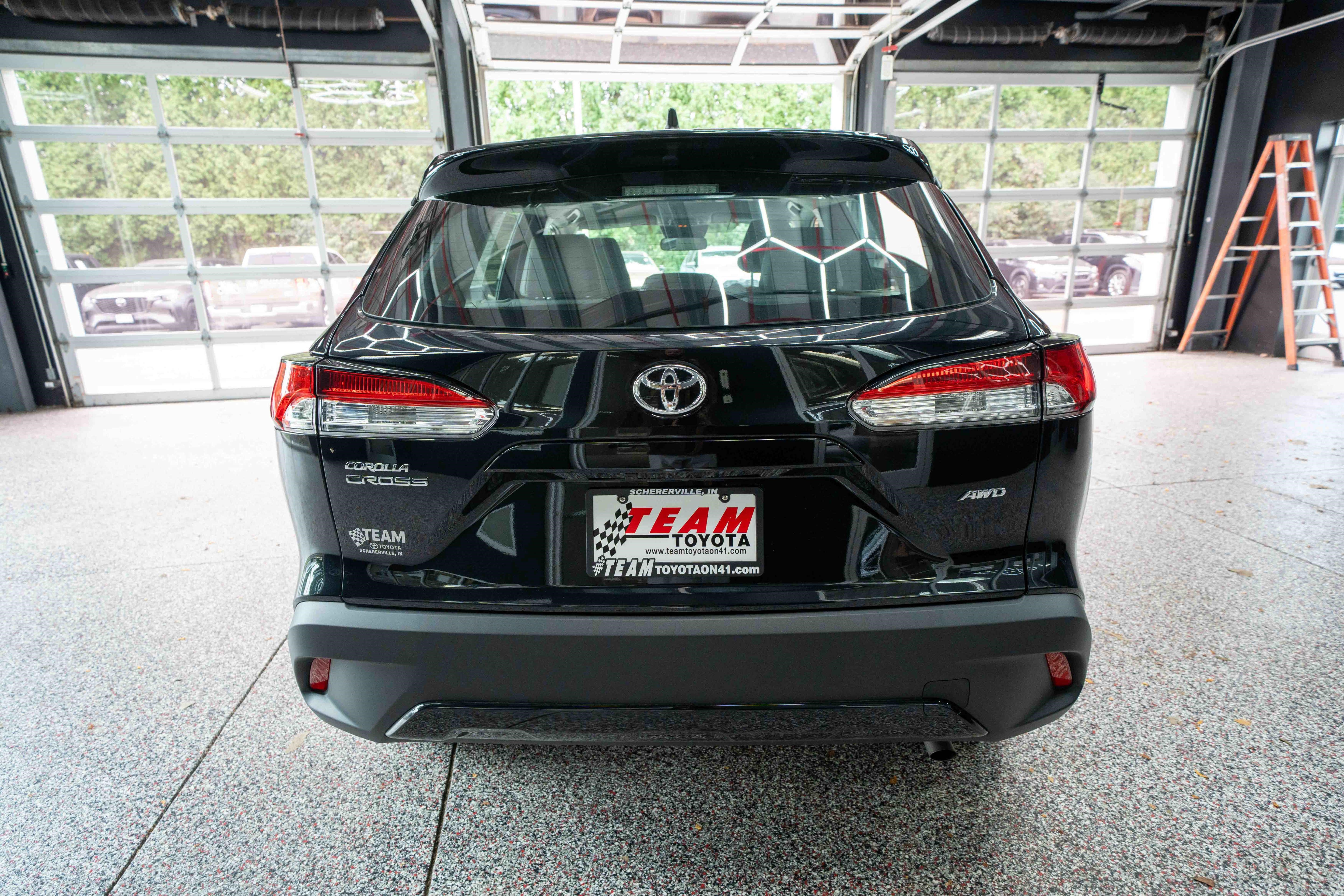 Used 2025 Toyota Corolla Cross L AWD/4WD image 3