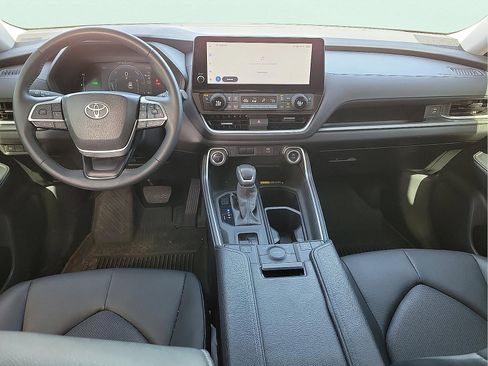 Used 2024 Toyota Grand Highlander XLE image 9