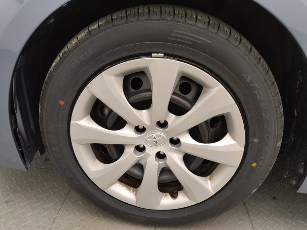 Used 2021 Toyota Corolla LE w/ Carpet Mat Package (TMS) FWD image 31