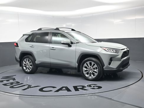 Used 2021 Toyota RAV4 XLE Premium image 2