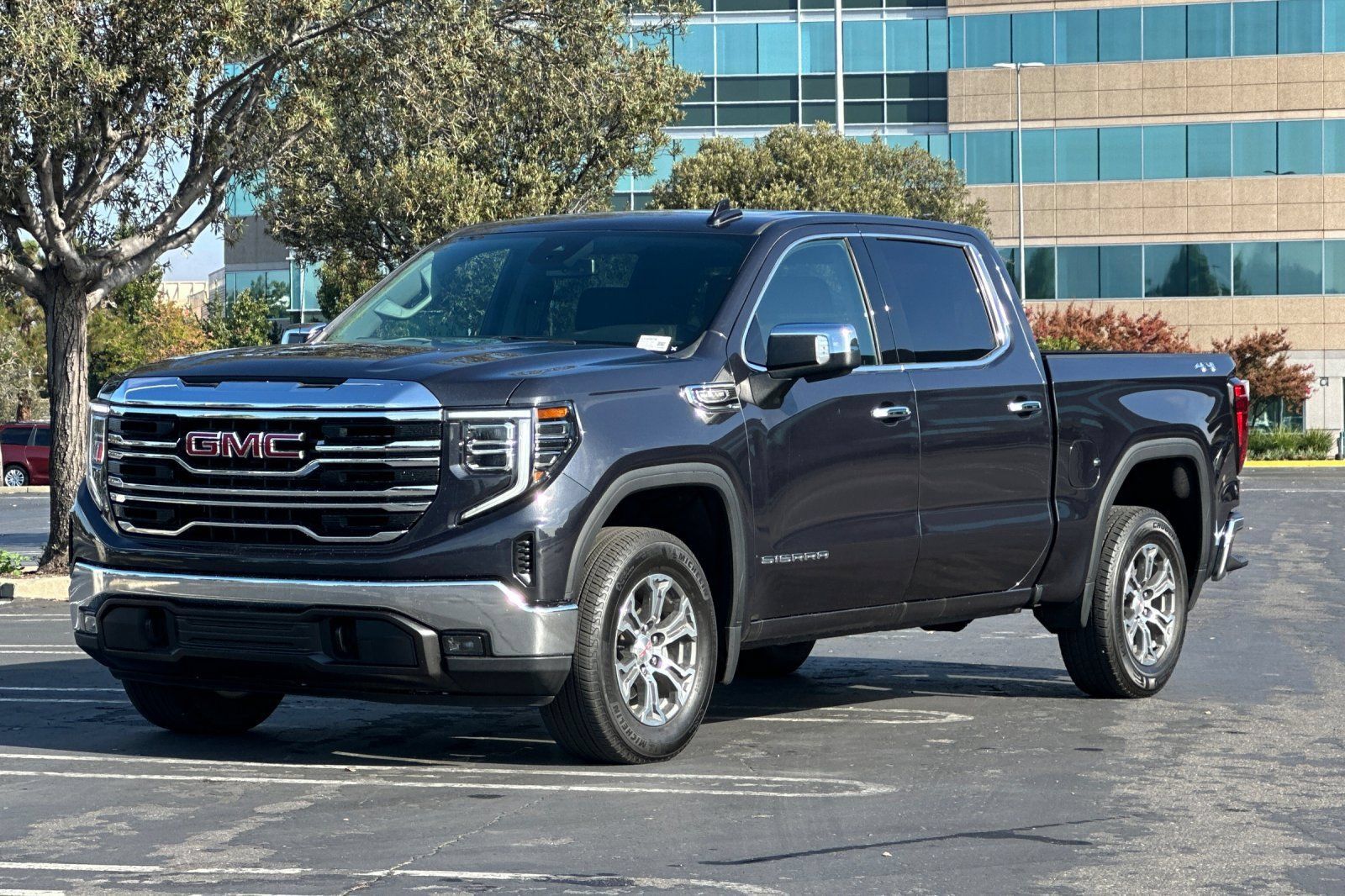 Used 2026 GMC Sierra 1500 SLT AWD/4WD image 8