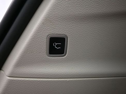 Used 2023 Chrysler Pacifica Touring-L FWD image 29