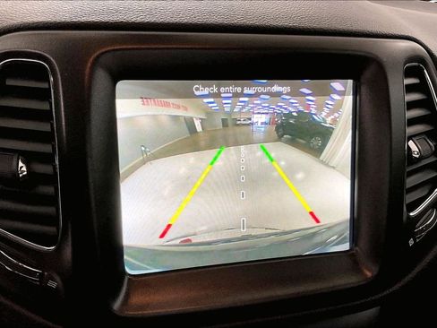 Used 2018 Jeep Compass Trailhawk w/ Leather Interior Group AWD/4WD image 14