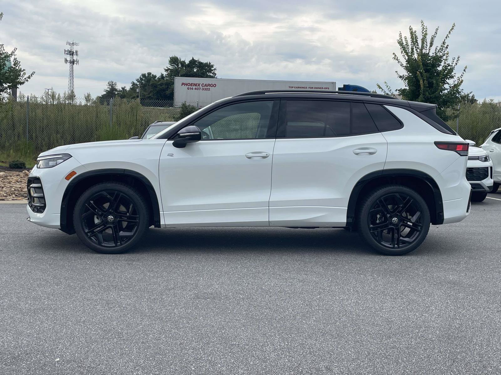 New 2026 Volkswagen Tiguan SE R-Line FWD image 4