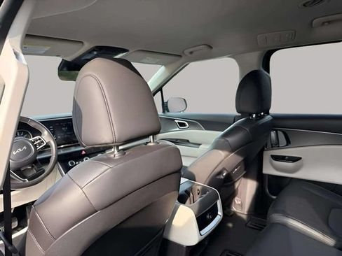 Used 2024 Kia Carnival LX FWD image 26