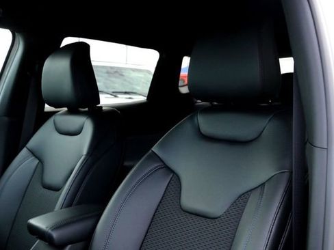 New 2025 Jeep Compass Latitude image 10