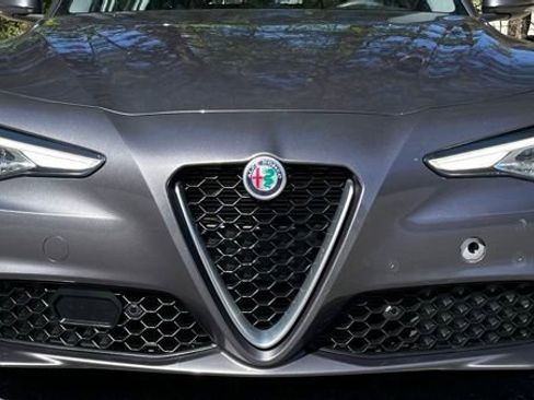 Used 2019 Alfa Romeo Giulia Ti AWD/4WD image 11