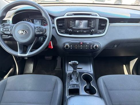 Used 2016 Kia Sorento FWD image 9