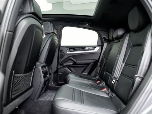 Certified 2024 Porsche Cayenne Coupe AWD/4WD image 24