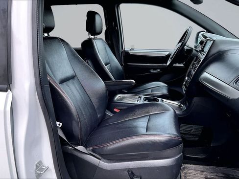 Used 2019 Dodge Grand Caravan GT FWD image 14