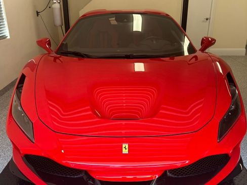 Used 2021 Ferrari F8 Tributo RWD image 2