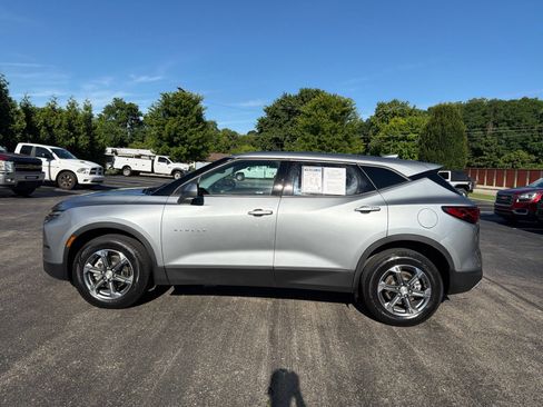 Used 2025 Chevrolet Blazer LT AWD/4WD image 2