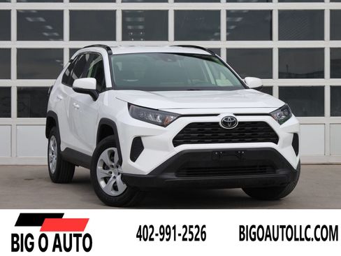 Used 2019 Toyota RAV4 LE AWD/4WD image 1