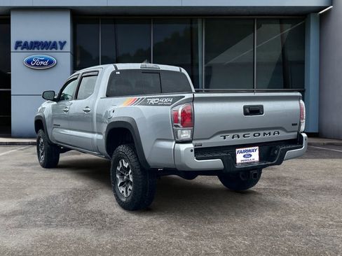 Used 2021 Toyota Tacoma TRD Off-Road w/ Technology Package AWD/4WD image 4