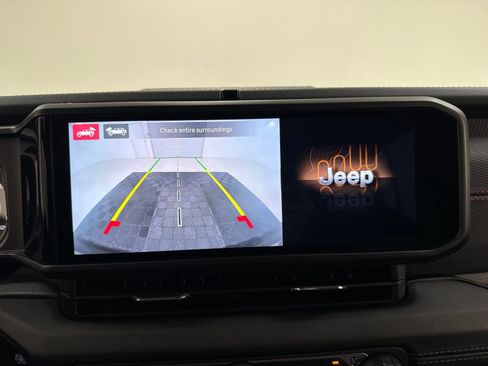 Used 2024 Jeep Wrangler Unlimited Rubicon w/ Technology Group AWD/4WD image 15