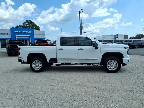 Used 2024 Chevrolet Silverado 2500 High Country w/ Technology Package AWD/4WD image 11