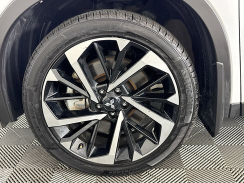 Used 2023 Mitsubishi Outlander SE image 37