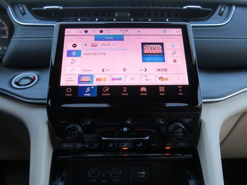 New 2025 Jeep Grand Cherokee Limited w/ Trailer Tow Package image 26