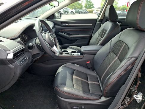 Used 2023 Nissan Altima 2.5 SR AWD/4WD image 13