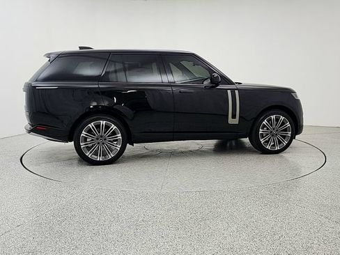 Certified 2025 Land Rover Range Rover SE AWD/4WD image 4