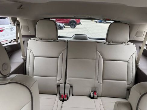 Used 2021 GMC Yukon Denali w/ Denali Premium Package image 12