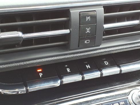 Used 2021 Lincoln Corsair AWD w/ Premium Package image 25