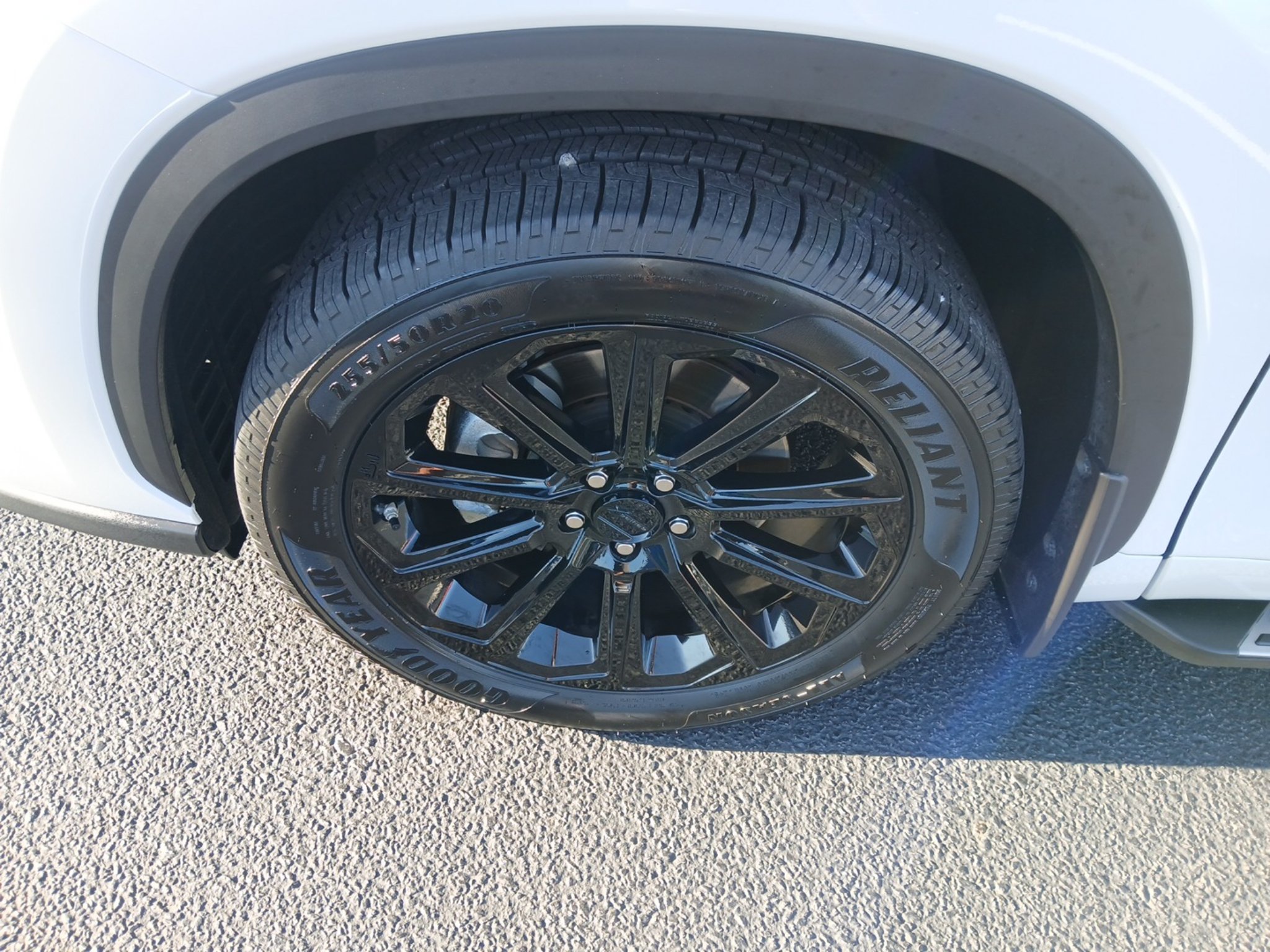 Used 2025 Toyota Highlander XLE FWD image 9
