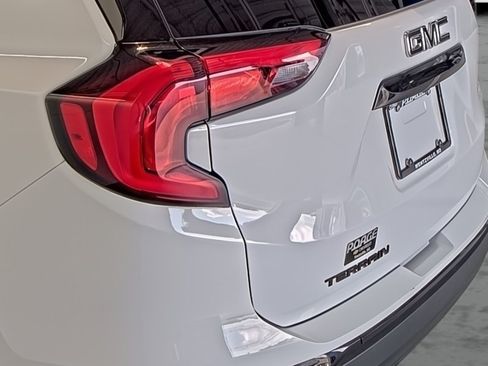 Used 2020 GMC Terrain SLE w/ Driver Convenience Package FWD image 10