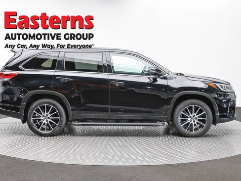 Used 2018 Toyota Highlander SE AWD/4WD image 4