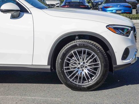 New 2026 Mercedes-Benz GLC 300 GLC 300 image 9