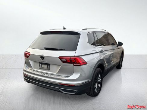 Used 2023 Volkswagen Tiguan SE w/ Panoramic Sunroof Package FWD image 4