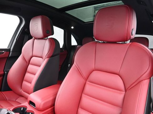 Used 2026 Porsche Macan GTS image 5