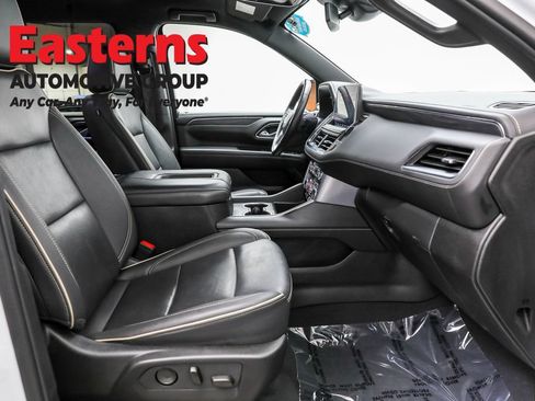 Used 2024 GMC Yukon XL SLT AWD/4WD image 27