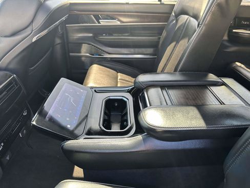 Used 2022 Jeep Grand Wagoneer Series II w/ Premium Group II AWD/4WD image 19