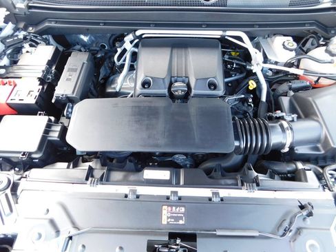 Used 2025 Chevrolet Colorado Trail Boss AWD/4WD image 36