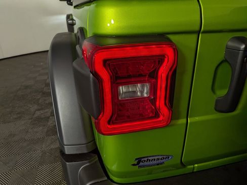 Used 2025 Jeep Wrangler Unlimited Rubicon image 12