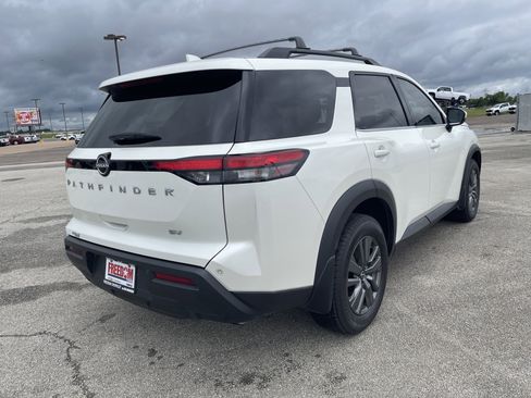 Used 2024 Nissan Pathfinder SV FWD image 4