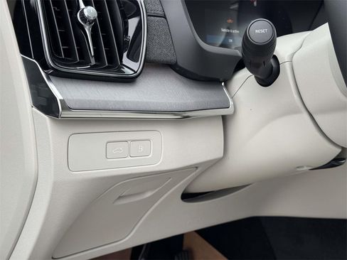 New 2026 Volvo XC90 T8 Ultra w/ Protection Package Premier image 7