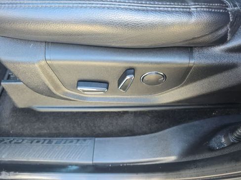Used 2018 Ford Expedition Max XLT w/ Equipment Group 202A AWD/4WD image 12