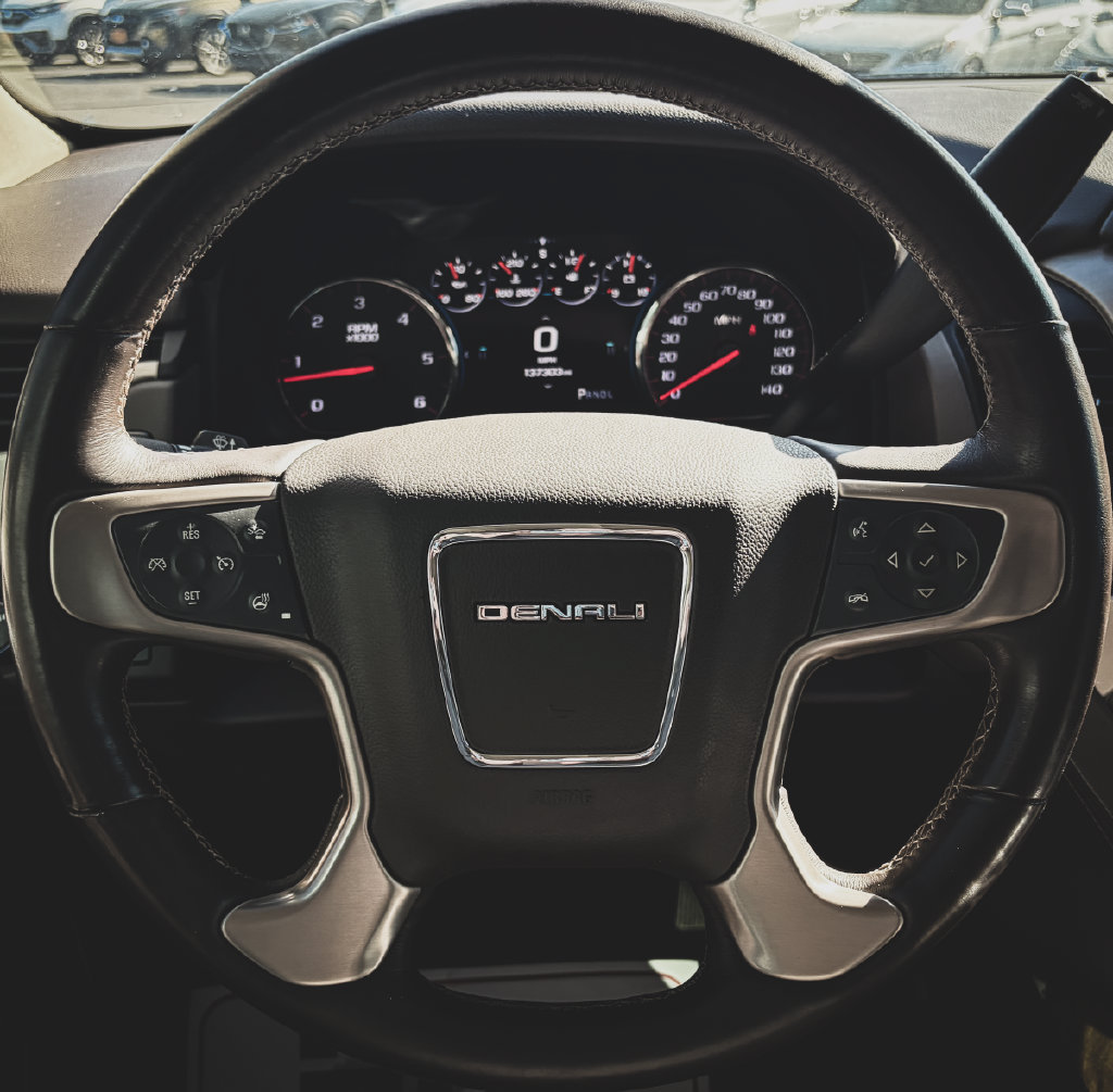 Used 2017 GMC Yukon Denali AWD/4WD image 13