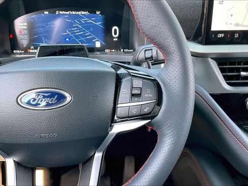 Used 2025 Ford Explorer ST AWD/4WD image 18