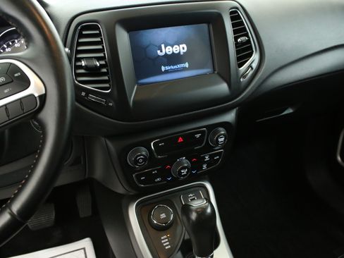 Used 2019 Jeep Compass Latitude AWD/4WD image 18