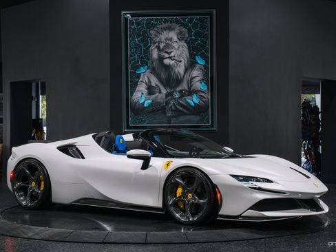 Used 2022 Ferrari SF90 Spider image 20
