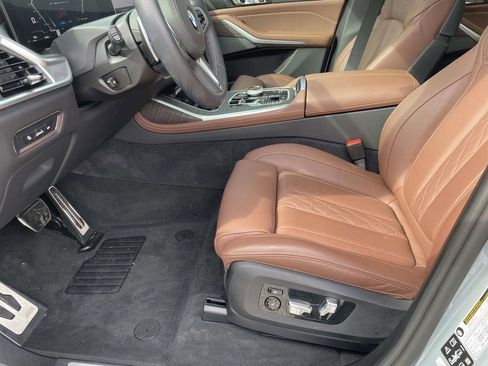 Used 2025 BMW X7 M60i w/ Executive Package image 21